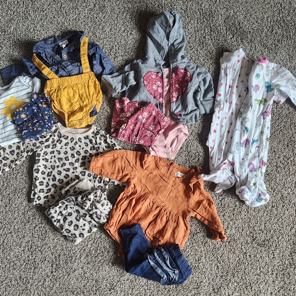 Assorted Baby Clothing Set - Picture 1 of 1
